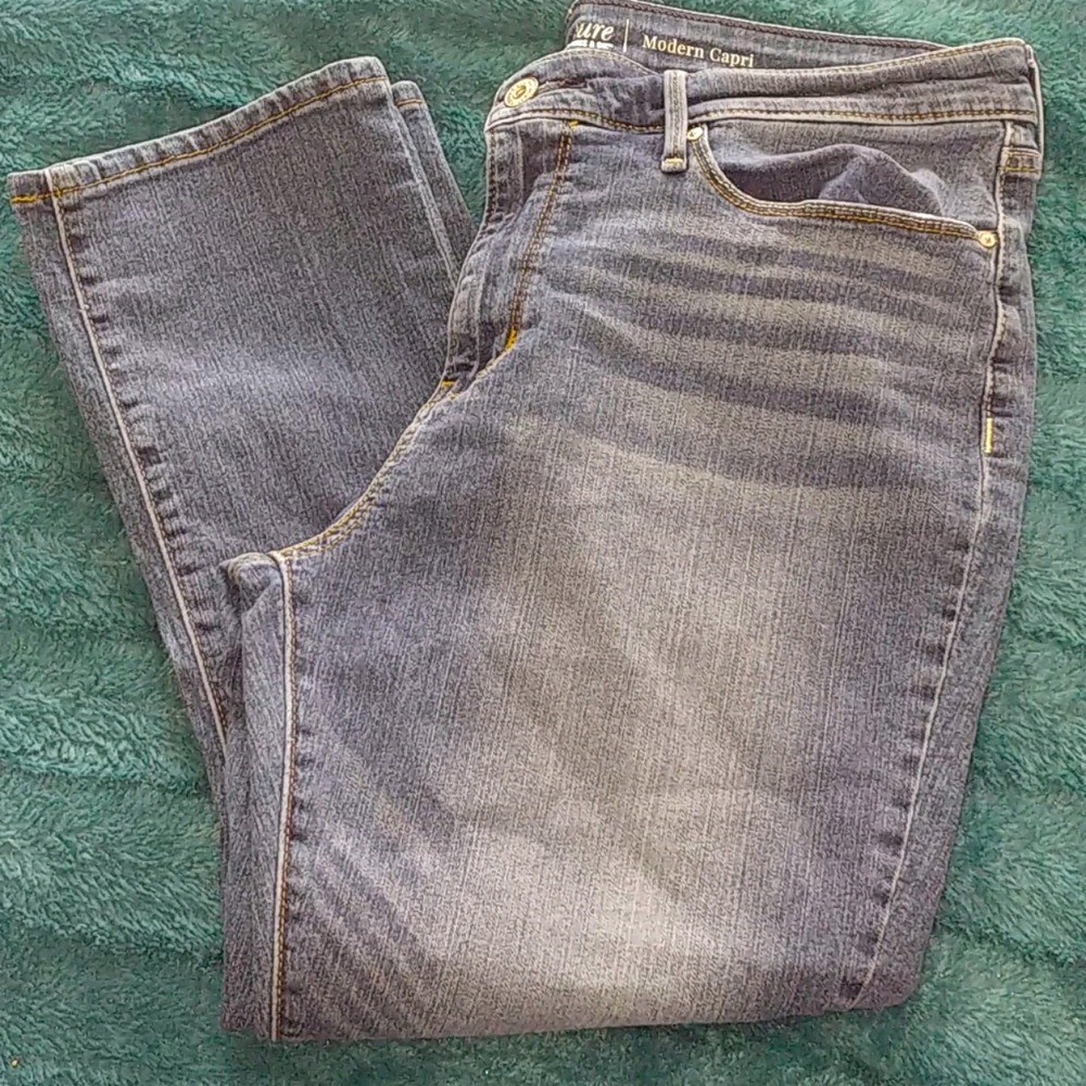 Levi capris